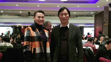 鳳凰果山茶油是一個(gè)不錯(cuò)的產(chǎn)品，但是好產(chǎn)品也需要進(jìn)行包裝的，于是我們找到了專(zhuān)注農(nóng)業(yè)的中擂策劃公司，中擂為我們提供了全套優(yōu)質(zhì)品牌服務(wù)，把品牌打響了，并成功舉辦了招商洽談會(huì)。